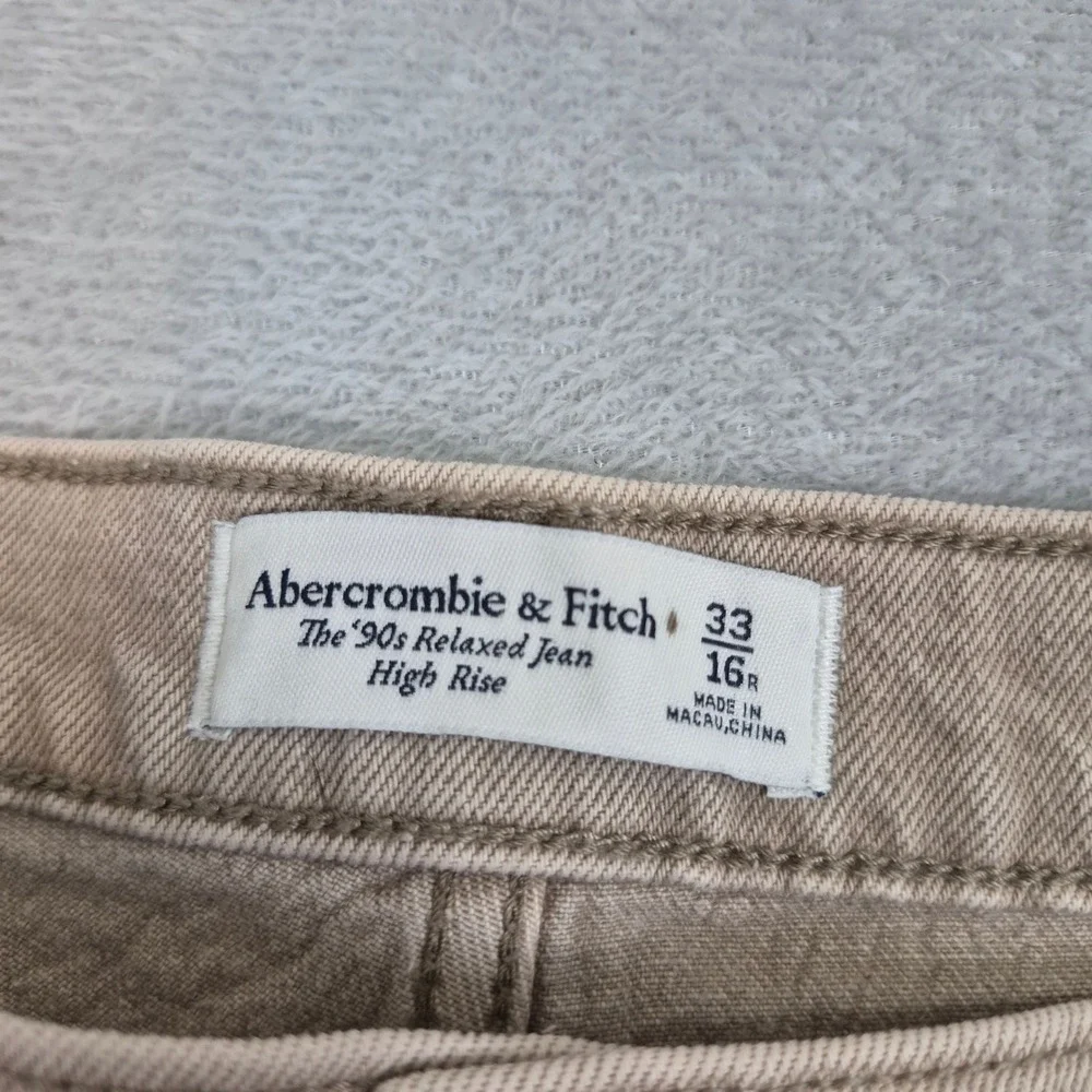 NWT 33 16R Abercrombie The 90s Relaxed High Rise Jeans Tan Khaki Denim Plus
